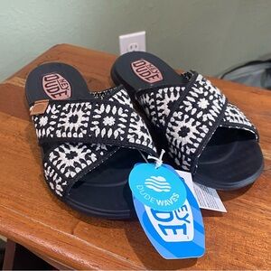 Hey Dude Christi Slide Cottage Crochet Sandals Black White Womens Size 7 NWT